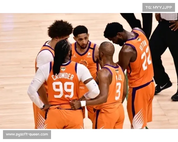 总决赛G4水星主场气氛热烈,布克等太阳球员到场助阵 总决赛G4水星主场气氛热烈,布克等太阳球员到场助阵